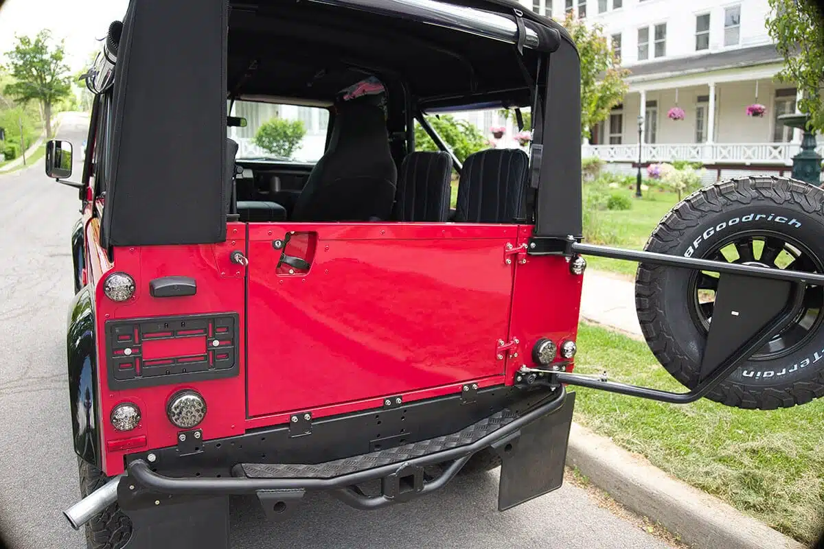 Land Rover Defender D90 Soft Top Detail