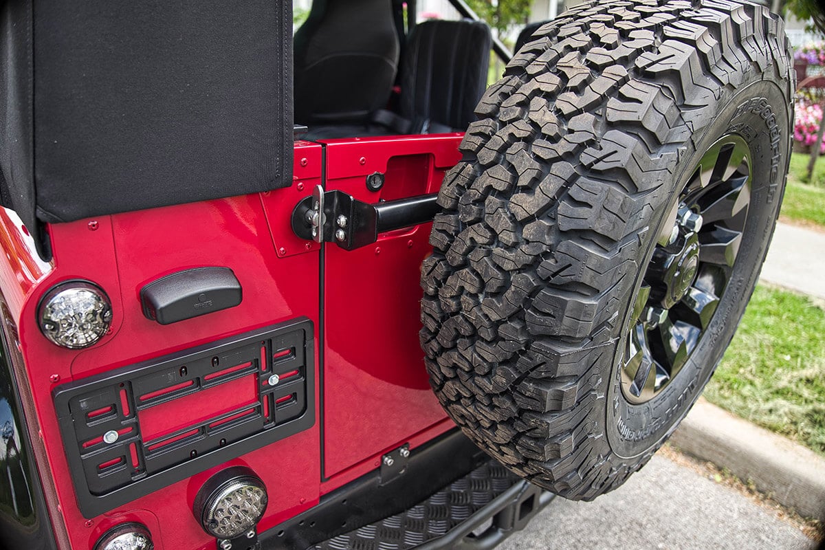 Land Rover Defender D90 Soft Top Detail