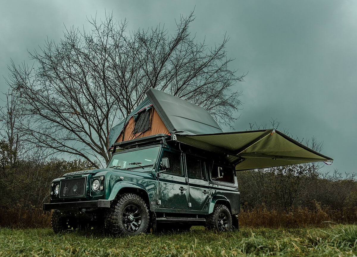Elizabeth the Land Rover Defender D110: rooftop tent