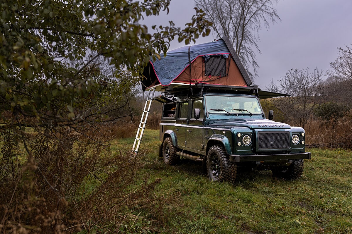 Elizabeth the Land Rover Defender D110: rooftop tent