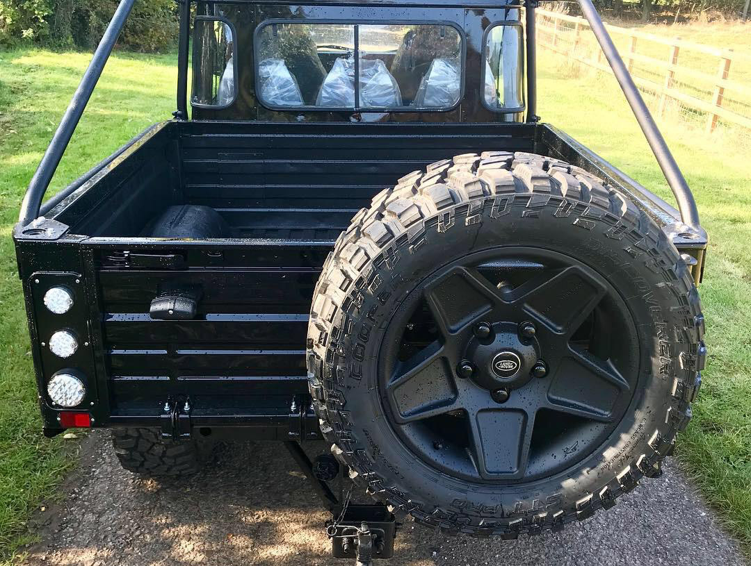 Land Rover Defender D130 Detail