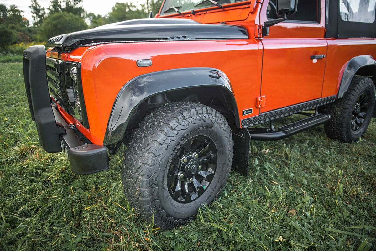 Land Rover Defender D90 Soft Top: Exterior Wheel Arch