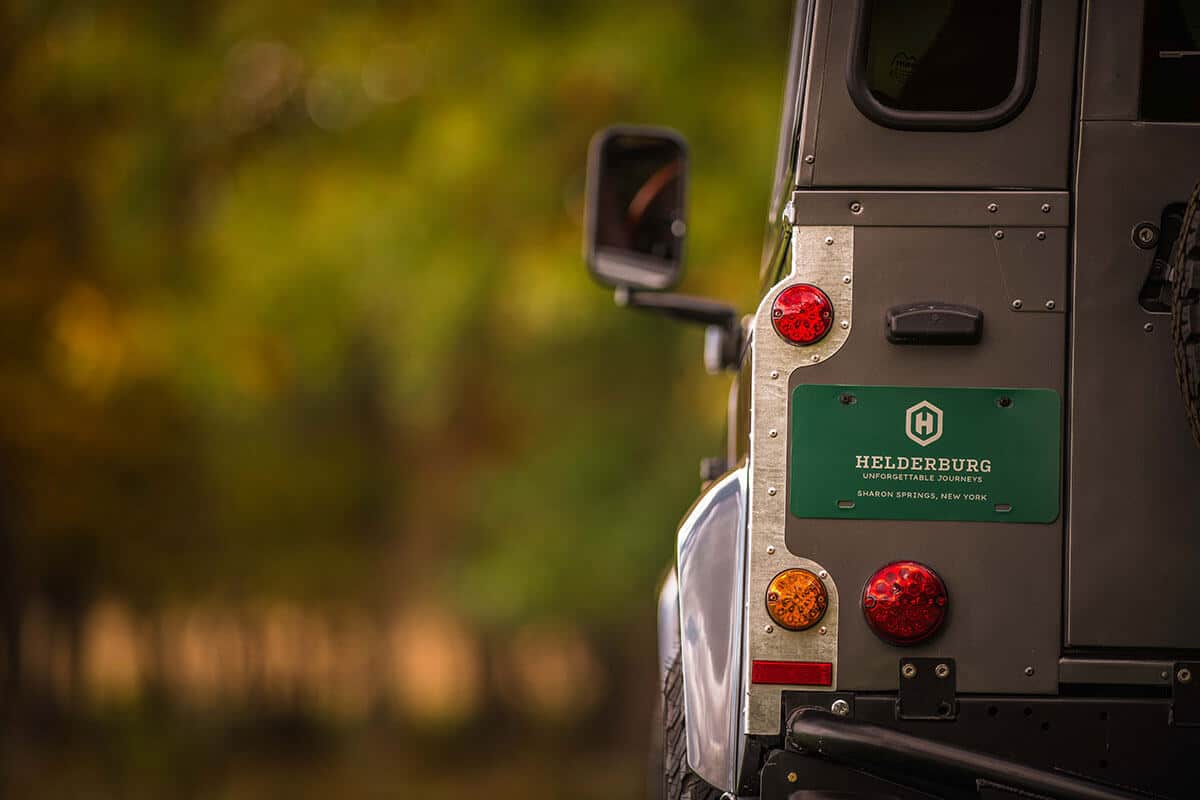 Land Rover Defender D90: Exterior Rear View