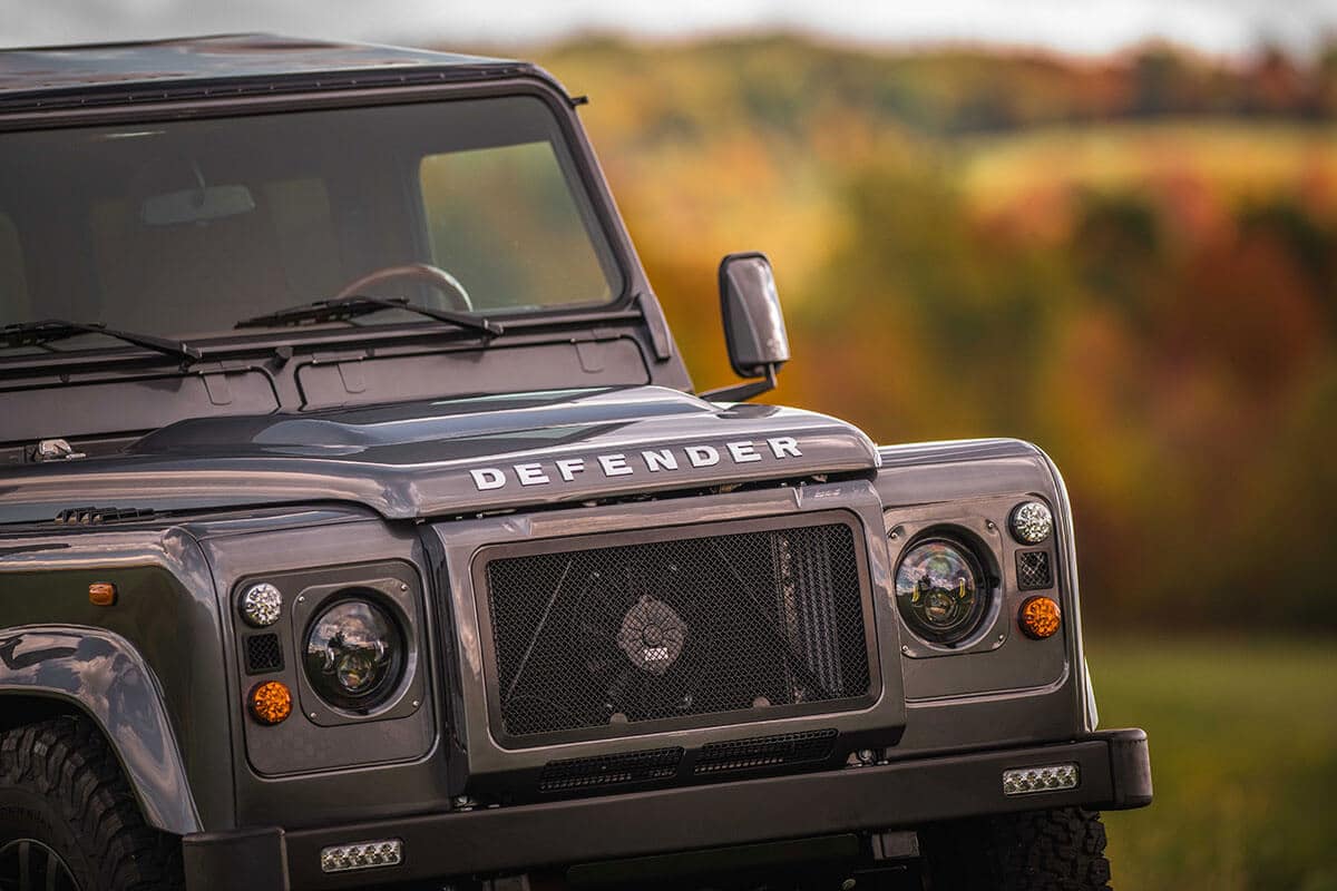 Land Rover Defender D90: Exterior Front View