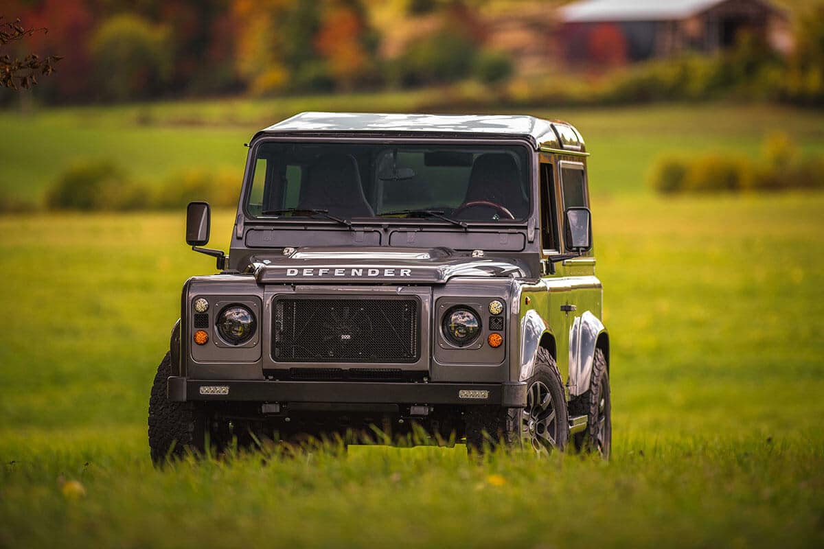 Land Rover Defender D90: Exterior Front View