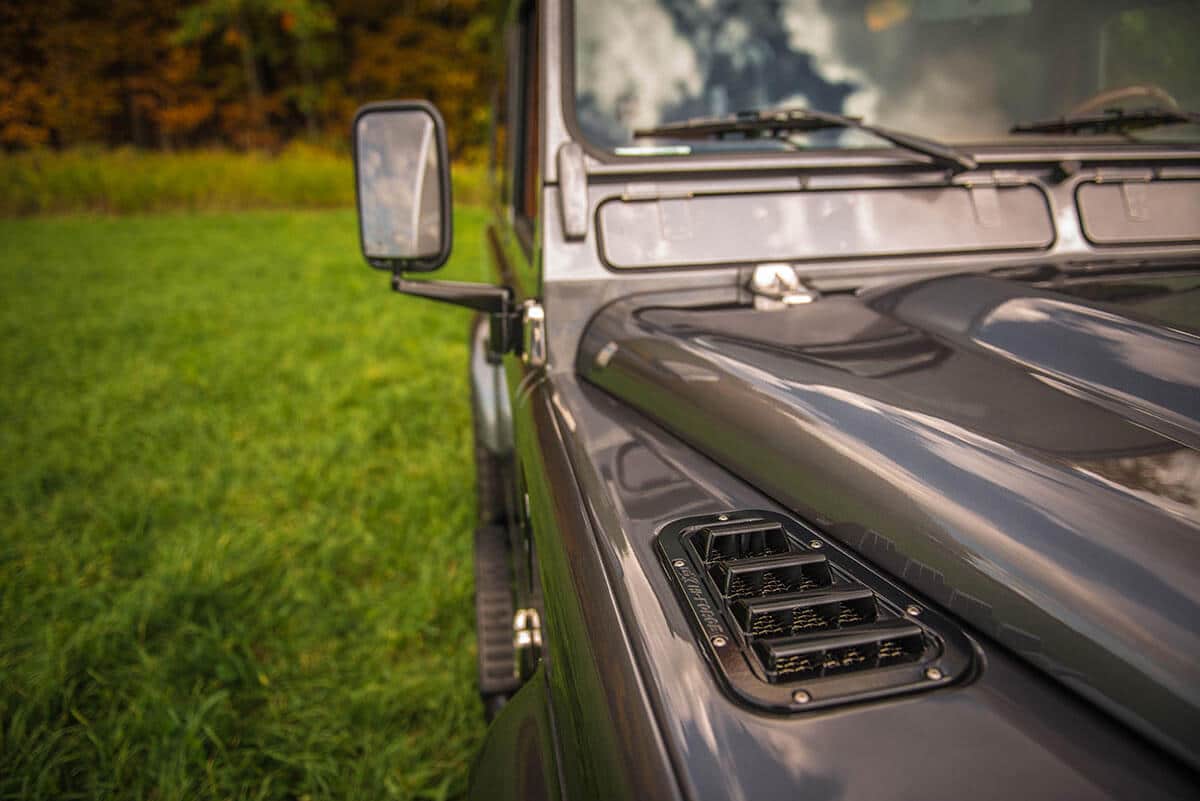 Land Rover Defender D90: Exterior Detail Vent