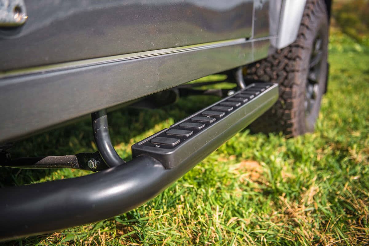 Land Rover Defender D90: Exterior Detail Sideboard