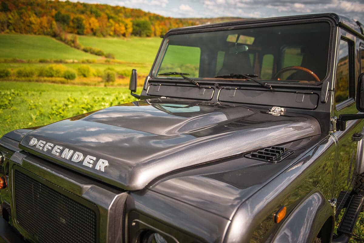 Land Rover Defender D90: Exterior Hood