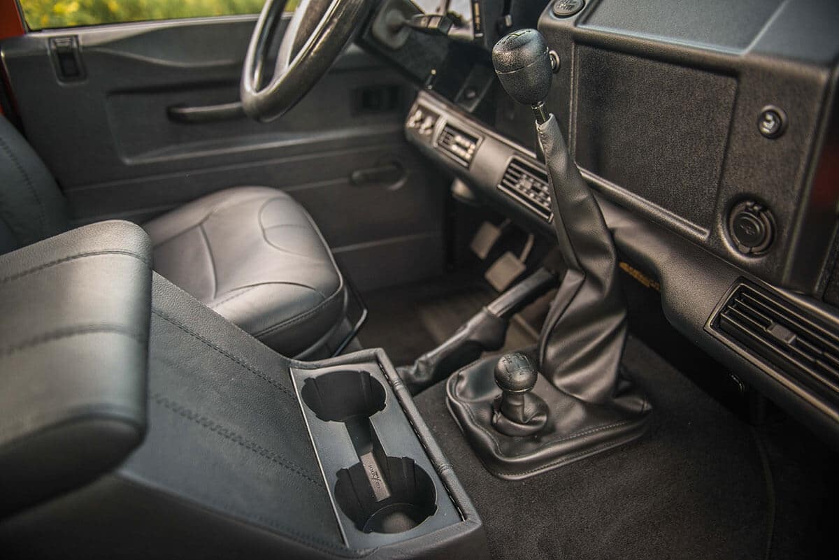 Land Rover Defender D90 Soft Top: Interior Front Cabin