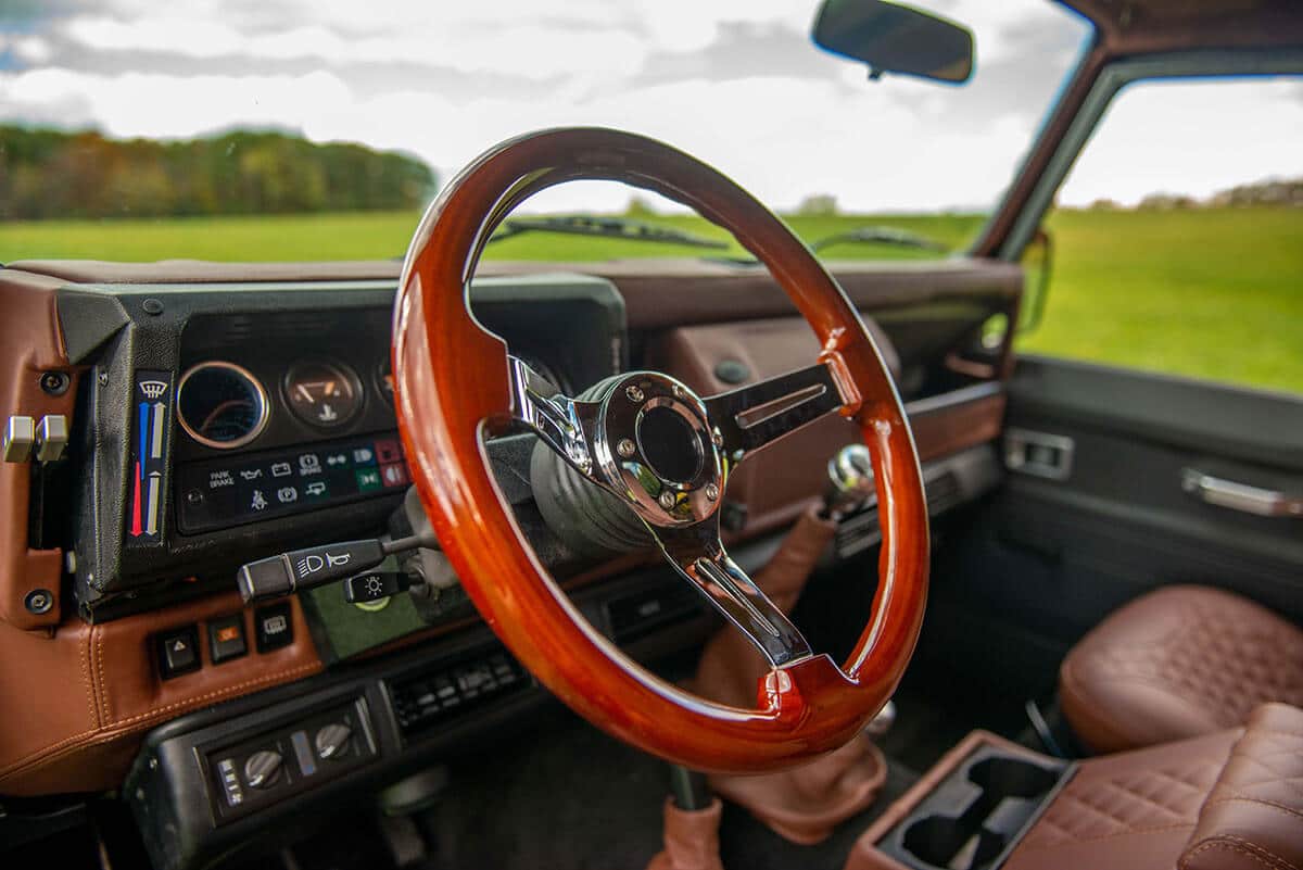 Land Rover Defender D90: Interior Steering Wheel