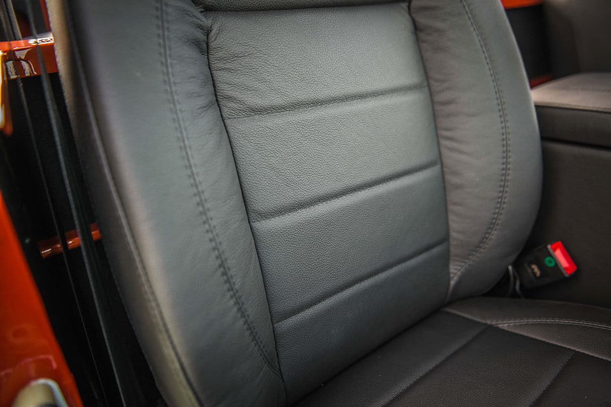 Land Rover Defender D90 Soft Top: Interior Front Seats