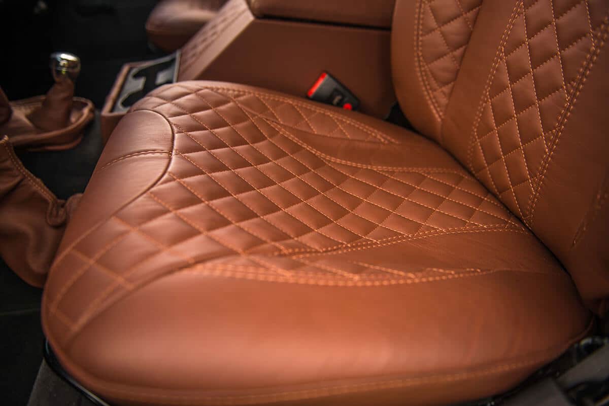 Land Rover Defender D90: Interior Leather Front Seat