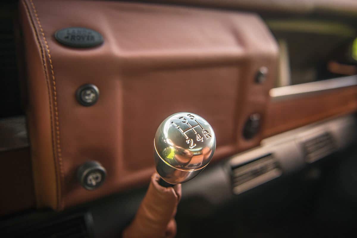 Land Rover Defender D90: Interior Detail Gear Shift Knob