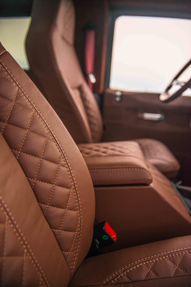 Land Rover Defender D90: Leather Front Seats