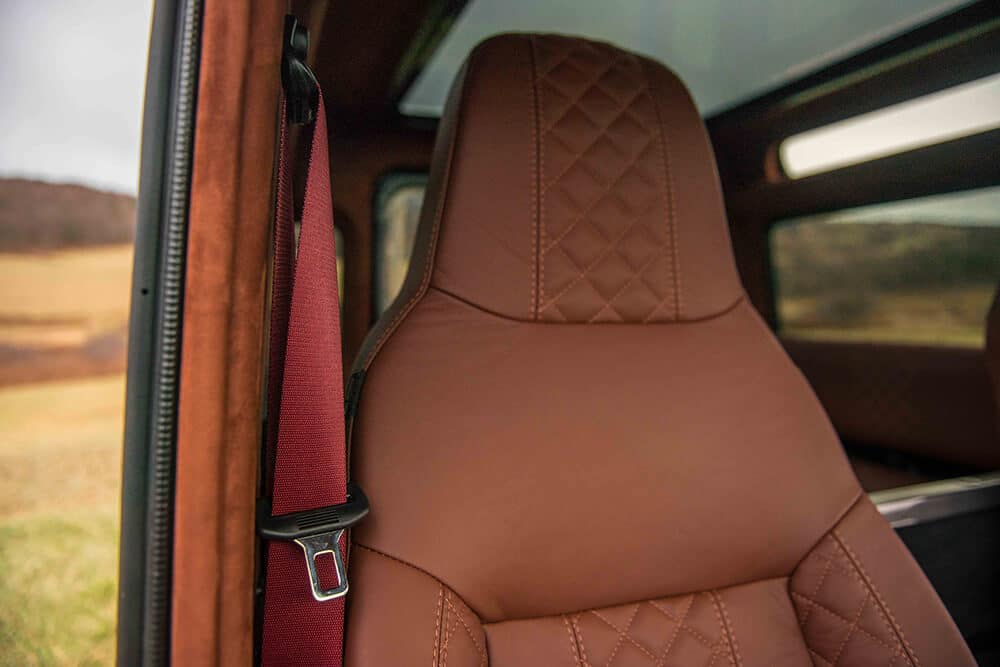 Land Rover Defender D90: Leather Front Seat