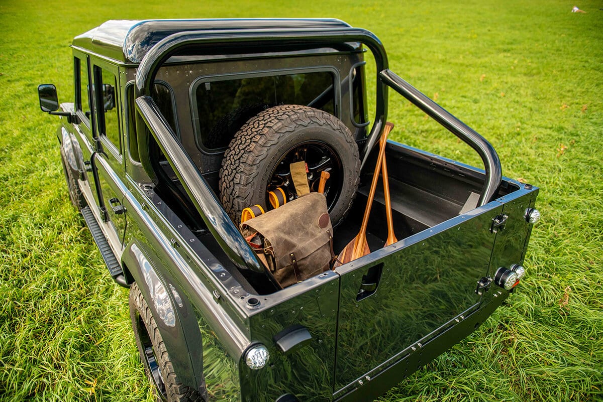 Land Rover Defender D110 Double Cab Bowler Bulldog: Exterior Rear View