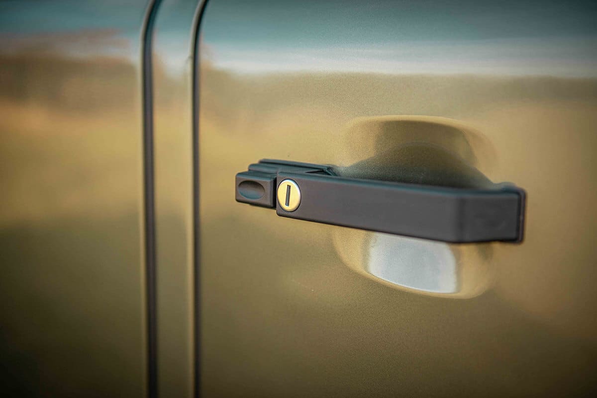 Land Rover Defender D130 Exterior: Door Handle