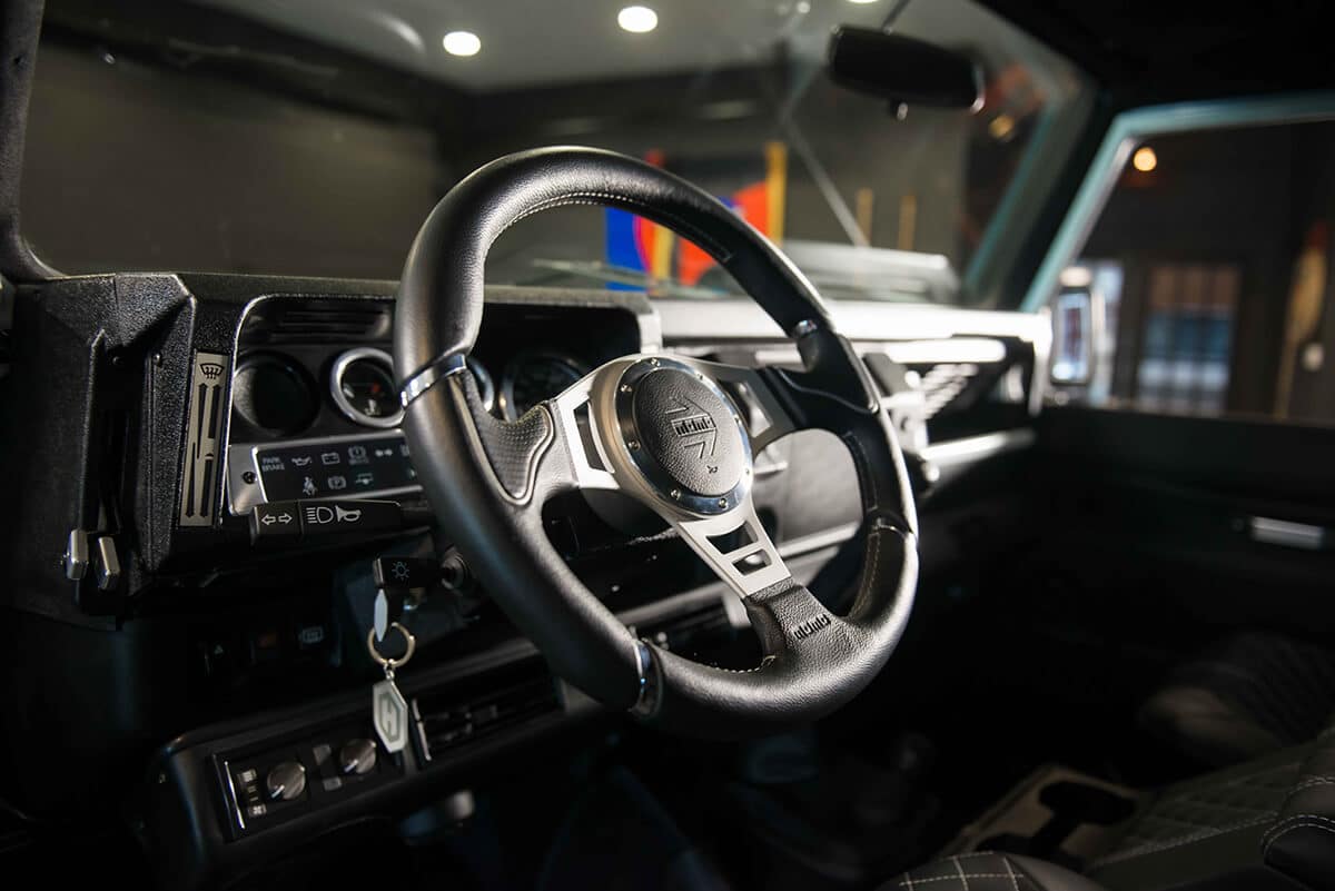 Land Rover Defender D90: Interior