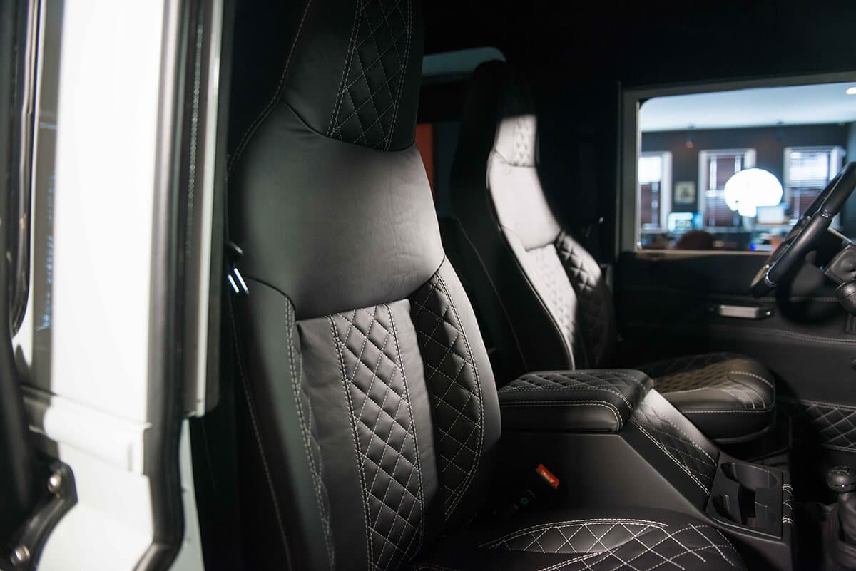 Land Rover Defender D90: Interior