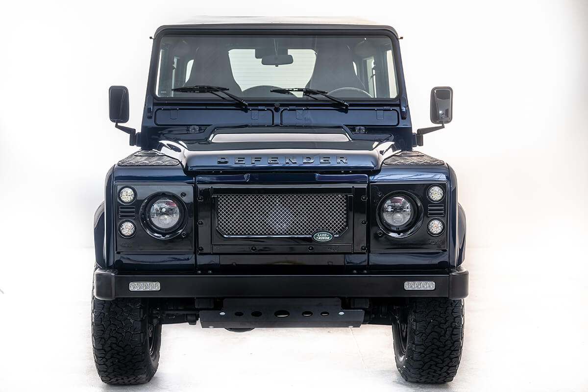 Land Rover Defender D90: Exterior