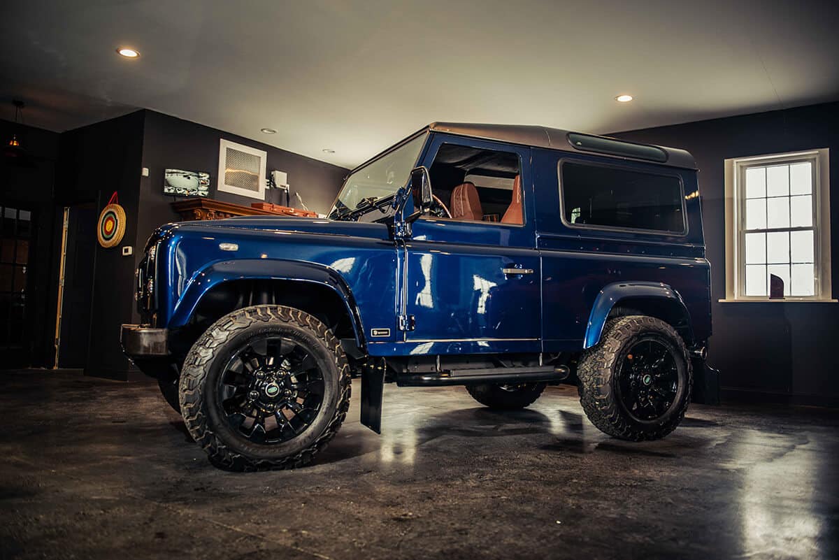 Land Rover Defender D90: Exterior