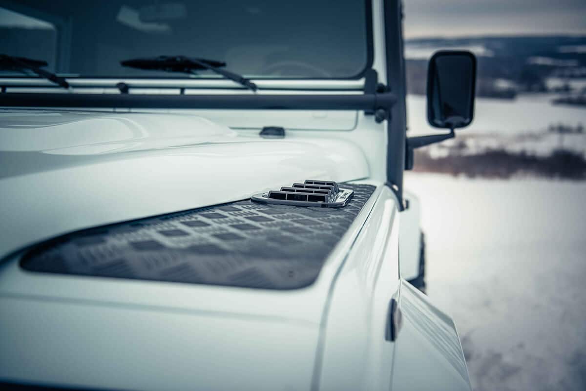 Land Rover Defender D90: Exterior Detail