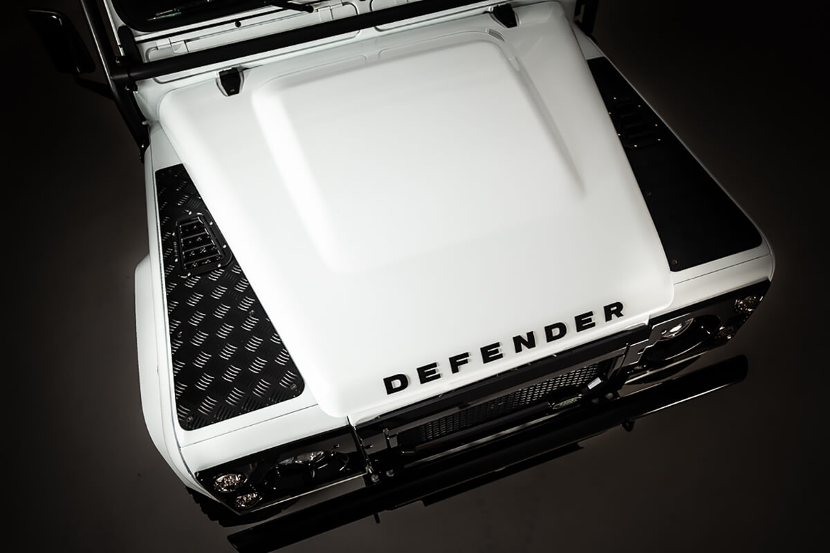 Land Rover Defender D90: Exterior
