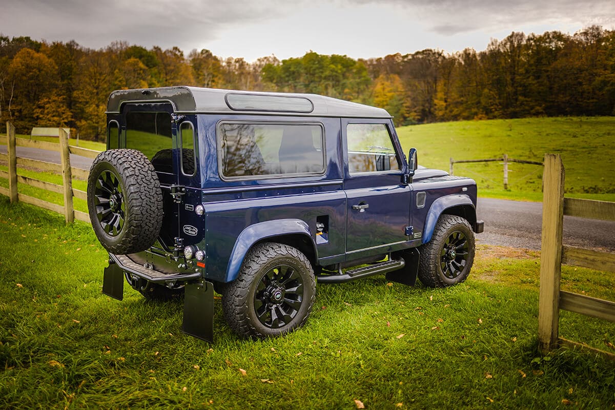 Land Rover Defender D90: Exterior