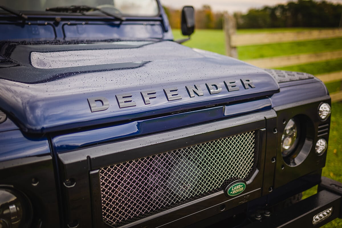 Land Rover Defender D90: Exterior
