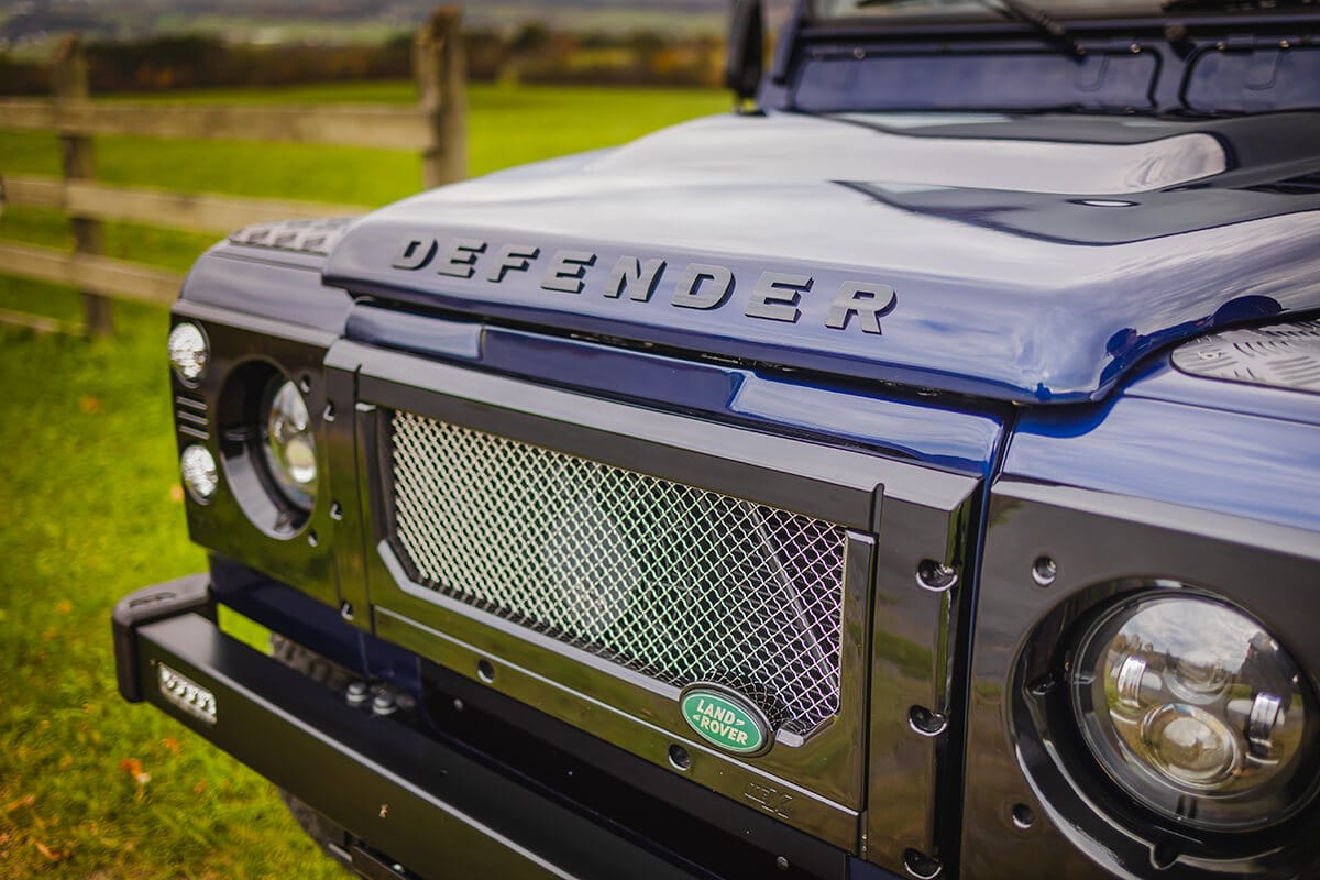 Land Rover Defender D90: Exterior