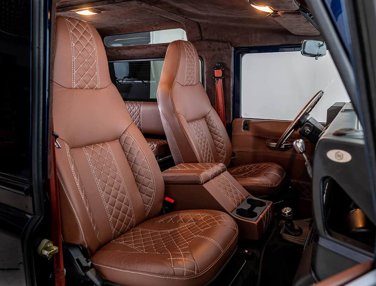 Land Rover Defender D90: Interior