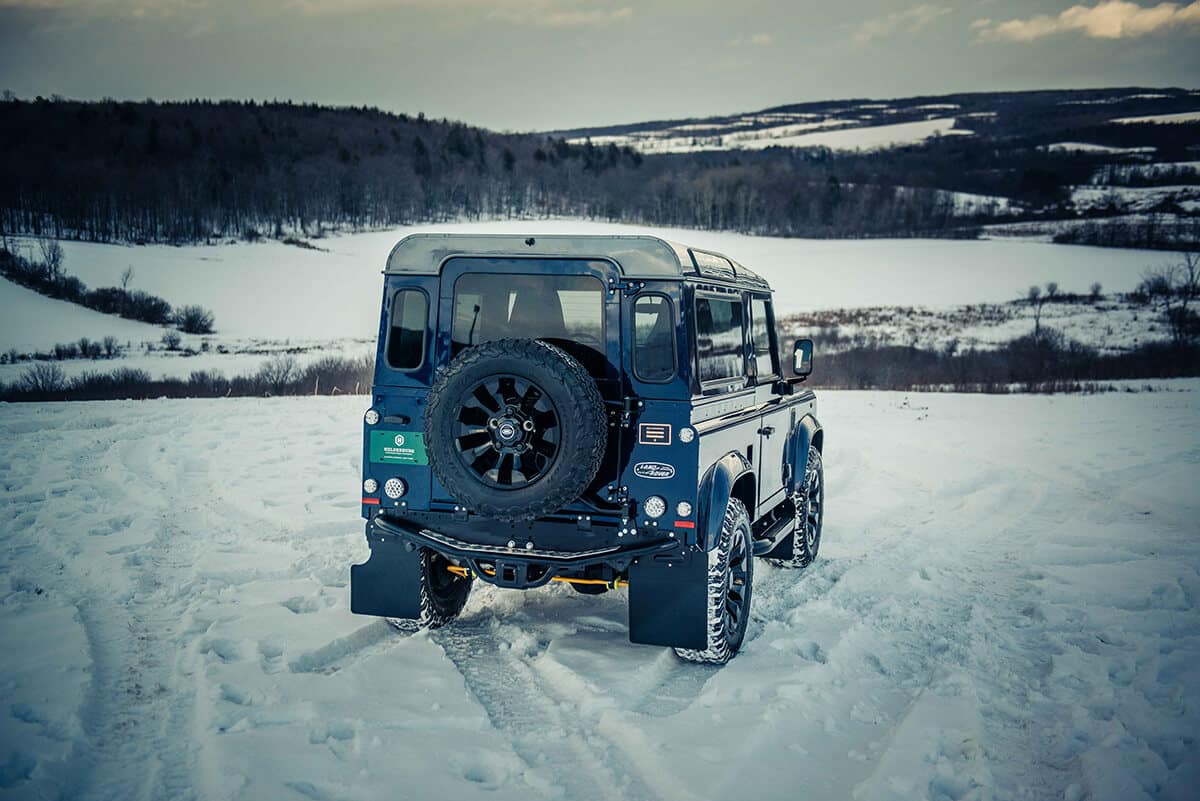 Land Rover Defender D90: Exterior