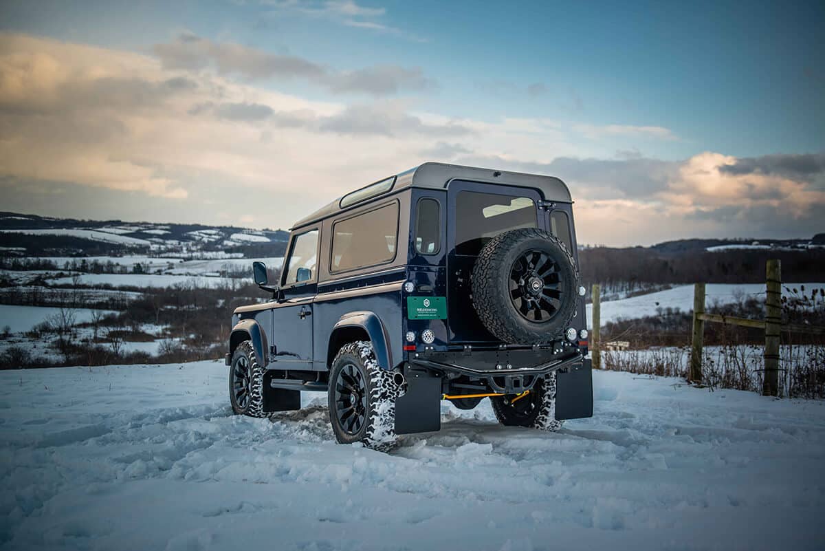 Land Rover Defender D90: Exterior