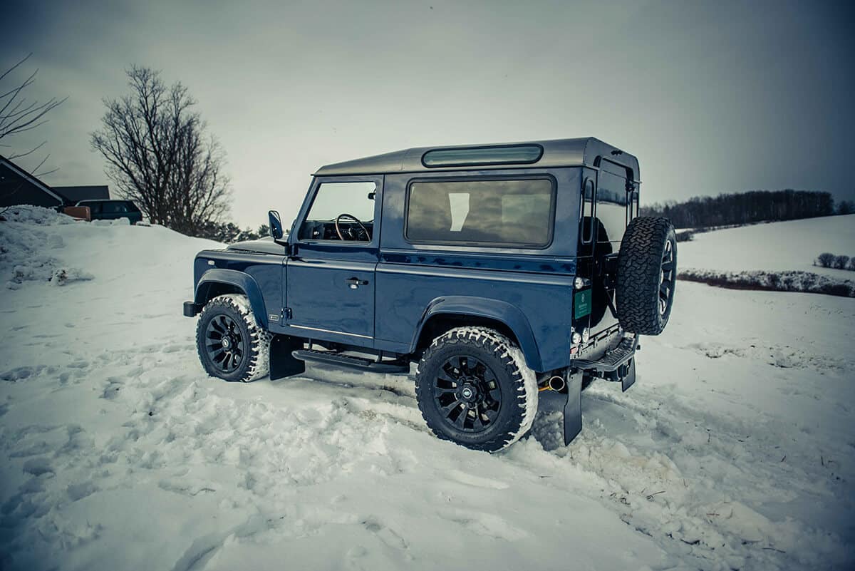 Land Rover Defender D90: Exterior