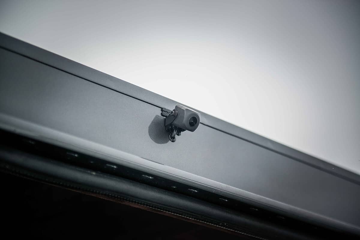 Land Rover Defender D90: Backup Camera