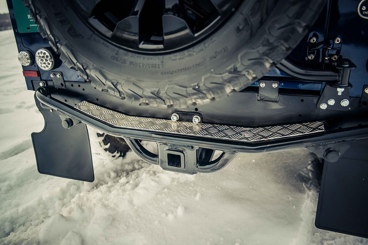 Land Rover Defender D90: Exterior Detail