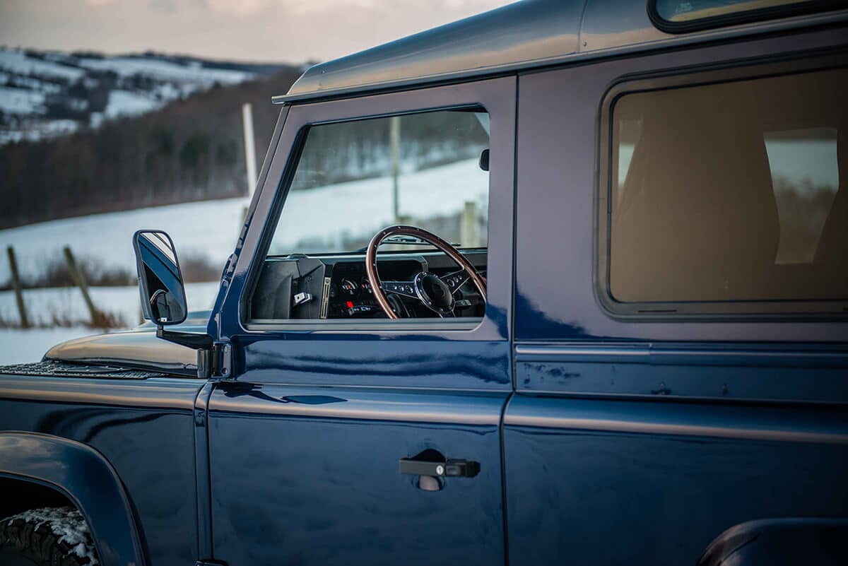 Land Rover Defender D90: Exterior Detail