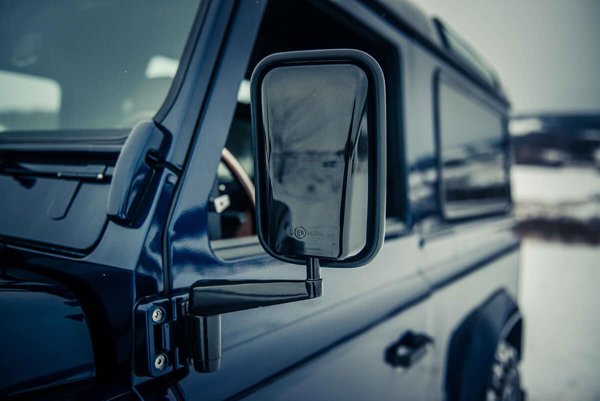 Land Rover Defender D90: Exterior Detail