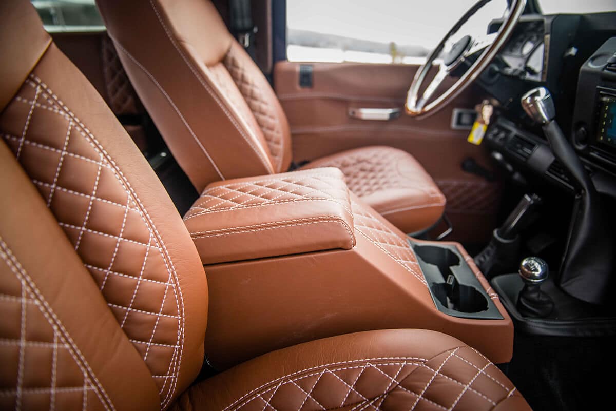 Land Rover Defender D90: Interior