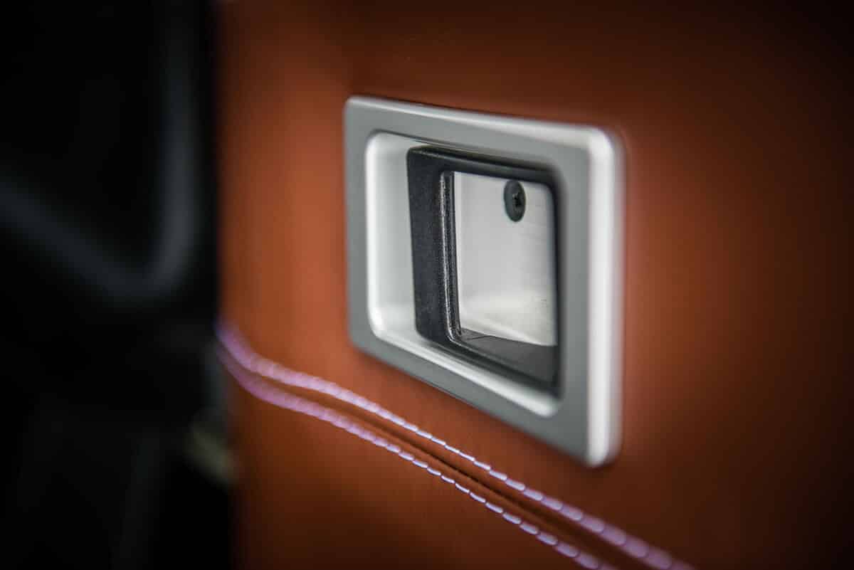 Land Rover Defender D90: Interior Detail