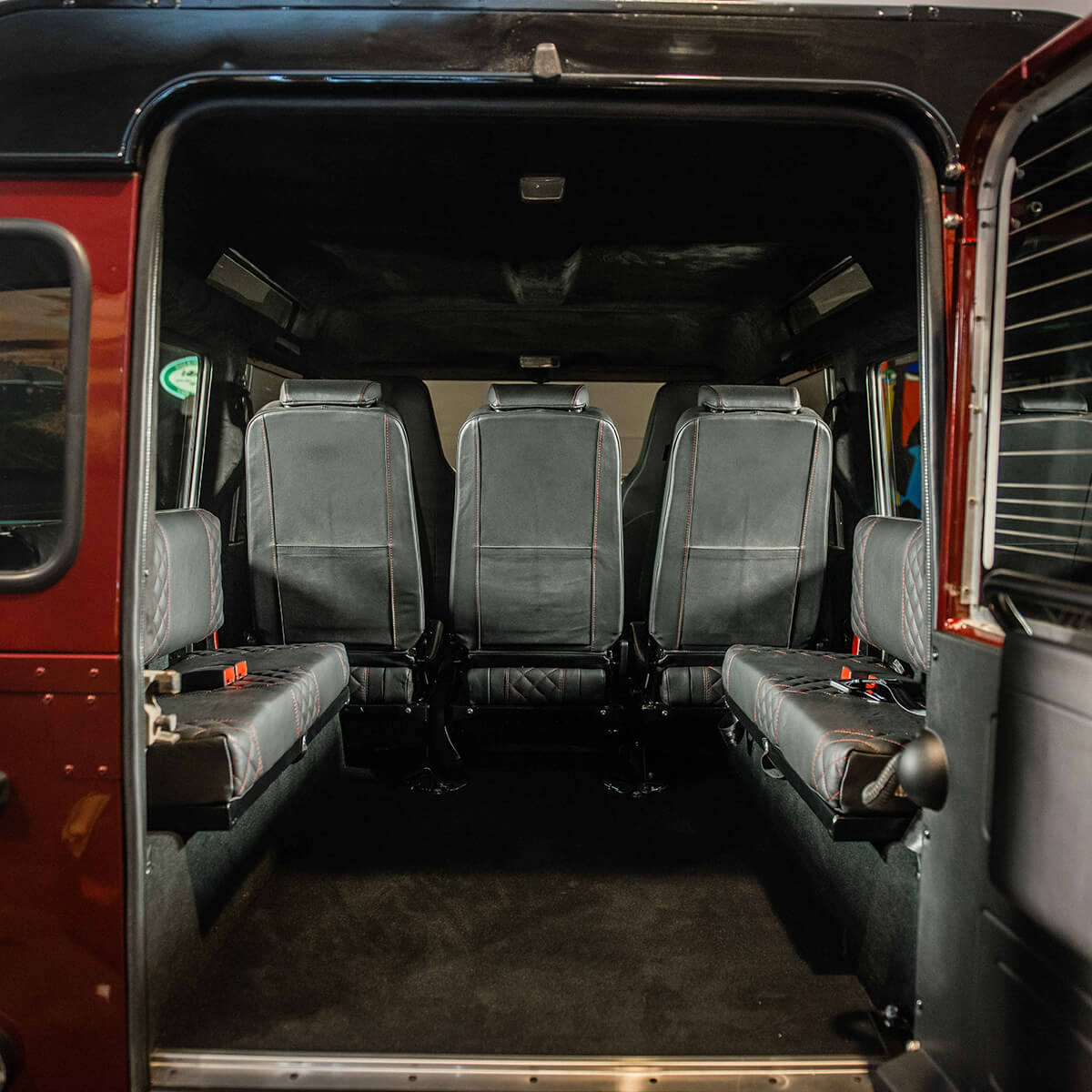 Land Rover Defender D110: Interior Load Area Seats