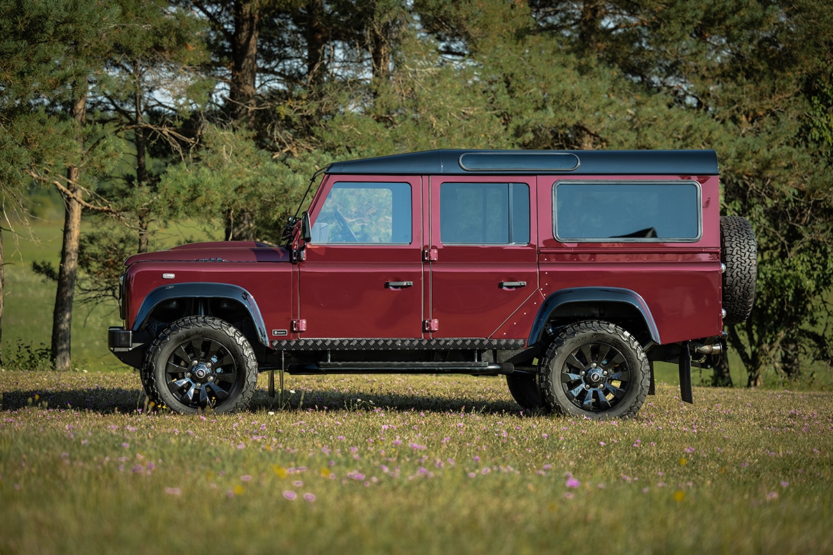 Land Rover Defender D110: Exterior