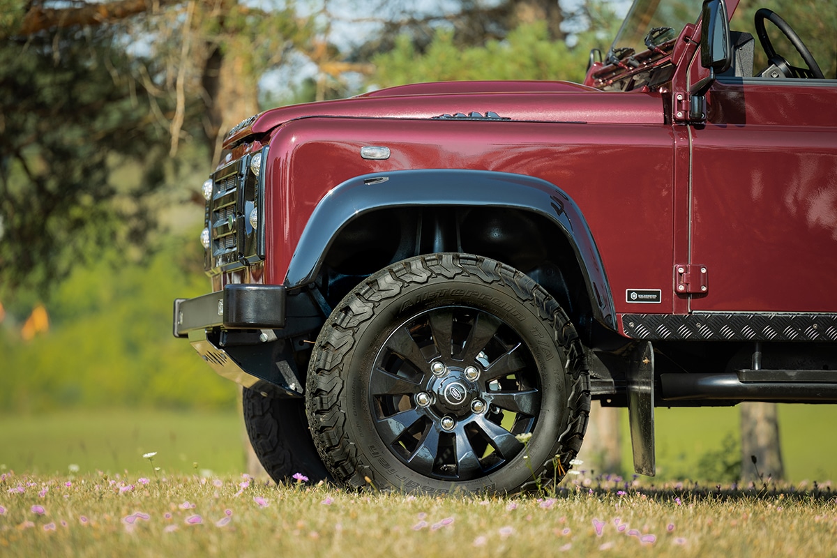 Land Rover Defender D110: Exterior