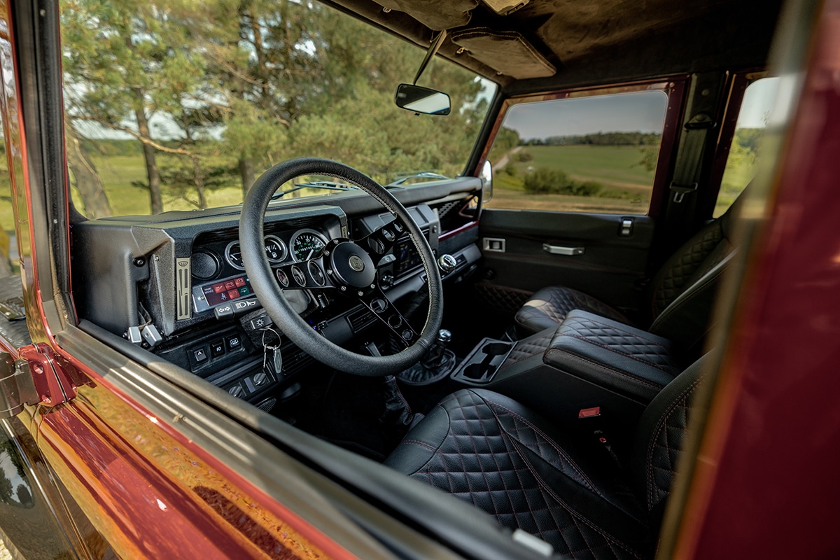 Land Rover Defender D110: Interior