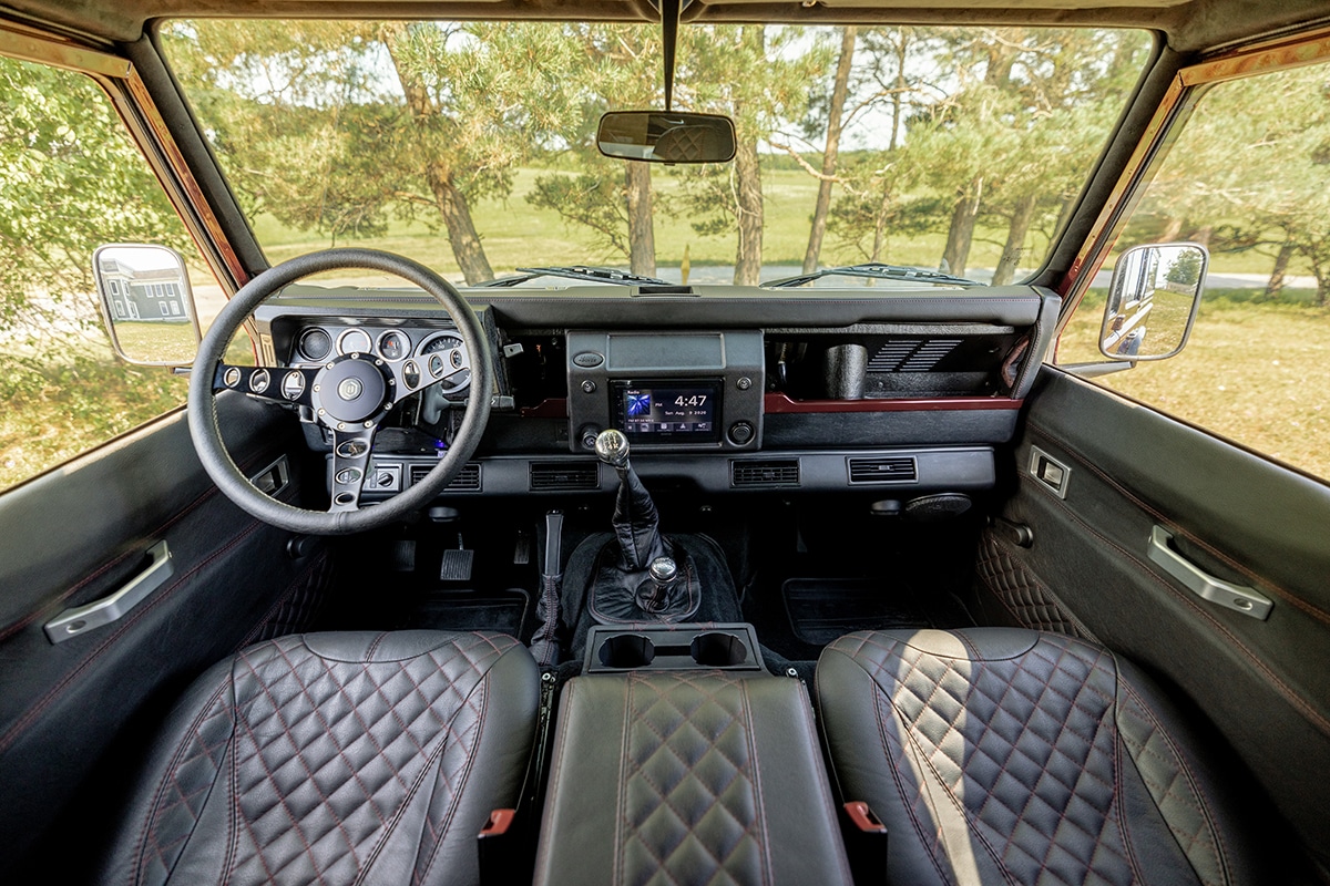 Land Rover Defender D110: Interior