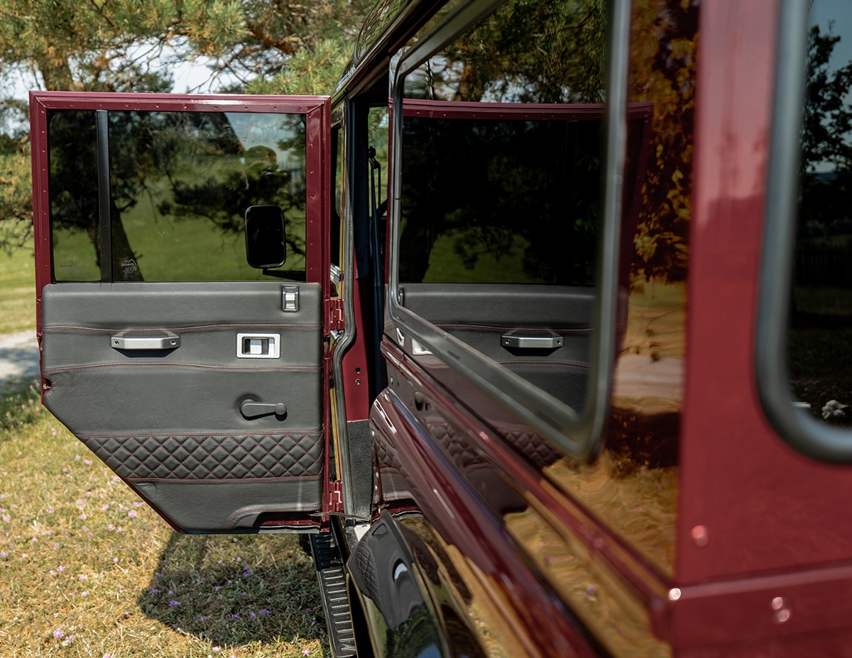 Land Rover Defender D110: Interior