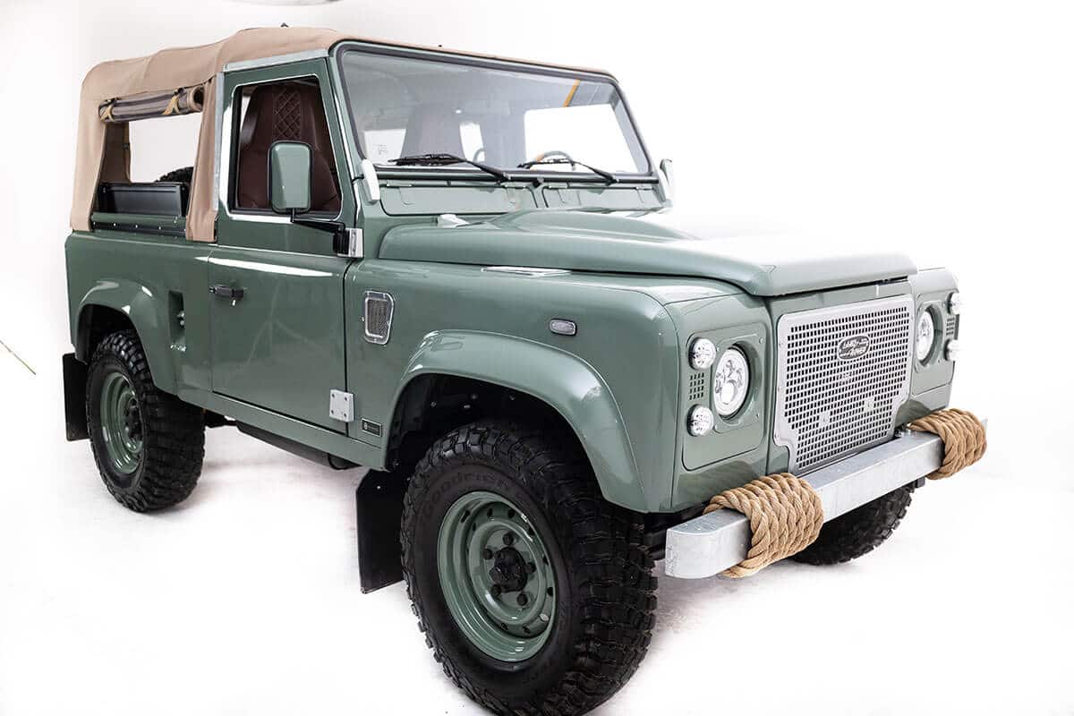 Every Bespoke Helderburg (custom built) started life as an Authentic British Left Hand Drive Defender. We don't work with right hand drive or non British Defenders from Spain, Turkey, South Africa or Japan. Only Authentic True British Defenders for The Helderburg Bespoke Program.