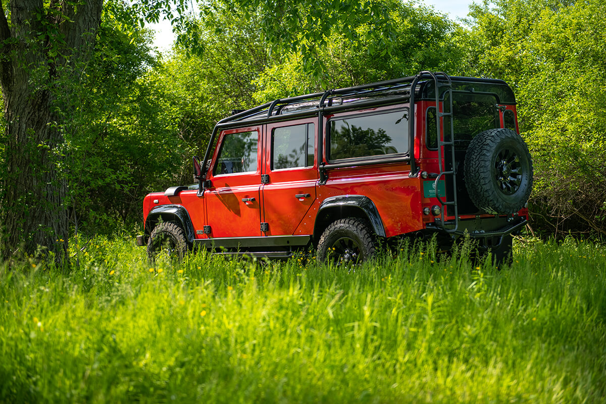 Land Rover Defender D110 - Exterior