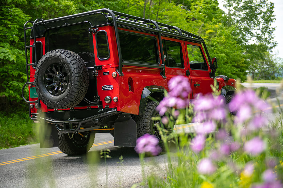 Land Rover Defender D110 - Exterior