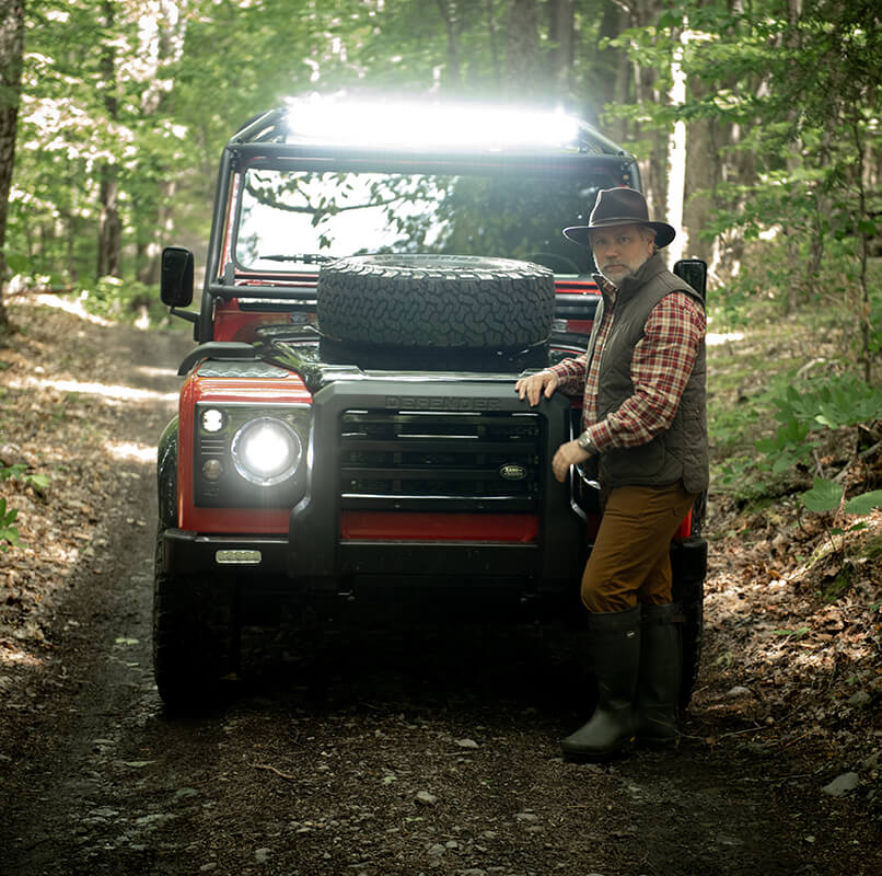 Land Rover Defender D110 - Exterior: LED Adventure Bar Lights